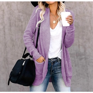 Cardigan da donna viola in maglia spessa con grandi tasche per lo stile casual autunno 2025