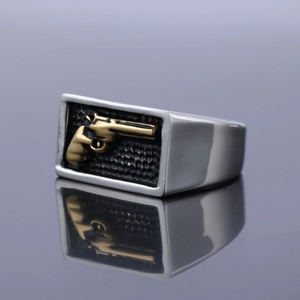 Bague motard en acier inoxydable pour homme avec relief pistolet doré et reflet