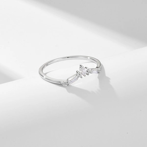 Minimalist 925 sterling silver ring featuring geometric zircon stones in a V-shaped design