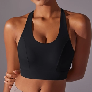 Vue détaillée du soutien-gorge de sport noir sans couture avec col en U et dos nageur