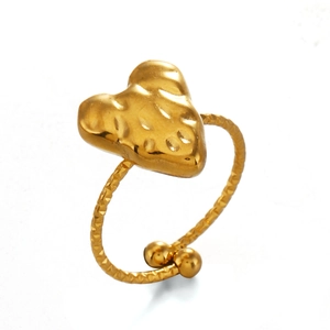 Elegante anello a cuore placcato oro 18 carati con trama martellata e fascia regolabile
