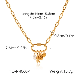 Dimensiones detalladas del collar de acero oro 18K con perla y colgantes de estrella