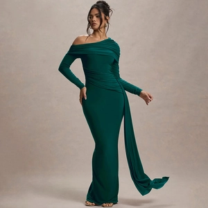 Robe longue chic vert foncé à une épaule avec manches longues et ruban fluide à la taille