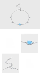Gros plan du poinçon S925 et de l'opale bleue en forme de goutte sur le bracelet