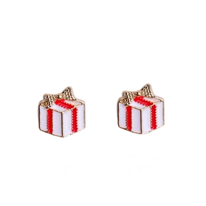 Detail of Christmas gift box earrings with white enamel and golden festive ribbon bows