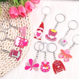 Lot de 9 porte-clés en acrylique rose avec cœurs, nains et breloques XOXO détaillés