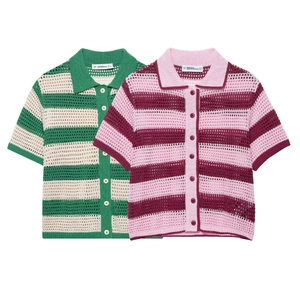 Damen Strick-Polo-Set mit hohlem Streifendesign in Grün- und Rosatönen, Oberteil und Shorts