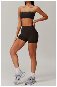 Makrodetail aus hochelastischem, nahtlosem Strickstoff für Sport-BH und kurze Sporthose
