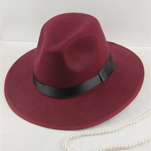 Chapeau fedora classique en feutre de laine bordeaux avec ruban noir et perles chic