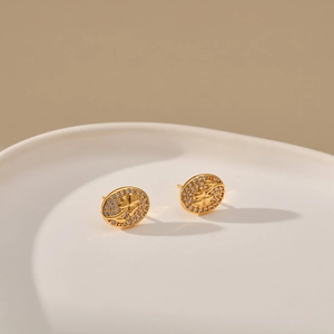 Oval flower stud earrings with zirconia pavé and gold plated clover design for women