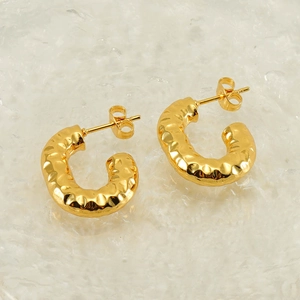Chic 18K gold plated stainless steel U-shaped earrings with hammered texture on icy background