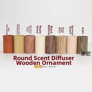 Détail macro de huit diffuseurs en bois naturel de divers types avec dimensions