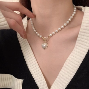 Elegant Heart Pendant Artificial Pearl Necklace With Rhinestone And Gold Toggle Clasp French Vintage Style For Women
