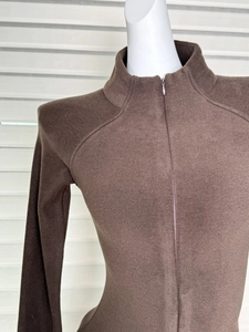 Detail of slim fit dark brown thermal fleece sweatshirt with half-high collar and zipper