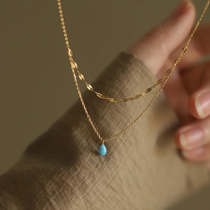 Collier Double Couche Délicat Acier Au Titane Plaqué Or 18K Avec Pendentif Larme En Opale Artificielle Bleue Style Rétro Femmes