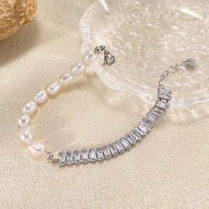 Elegant stainless steel bracelet with freshwater pearls and rectangular zircon accents