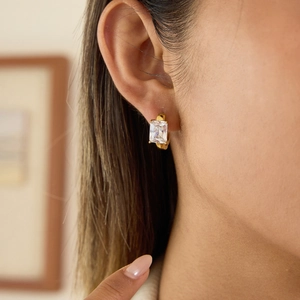 Elegante 18K vergulde roestvrijstalen oorringen met grote rechthoekige zirkonia