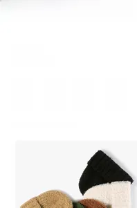 Detailopname van gebreide mutsen met hoge dichtheid voor premium woltextuur en warmte