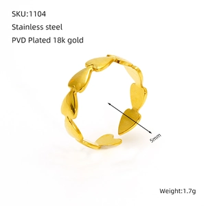 Detail view of 5mm wide 18k gold plated stainless steel heart chain ring showing dimensions