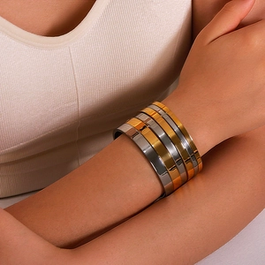 Minimalist 18K gold plated stainless steel bangles set for women in stacked style