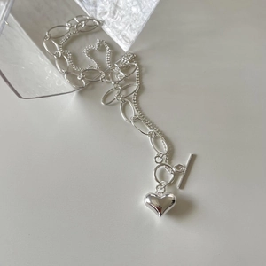Detail of S925 sterling silver heart necklace featuring a double chain and OT buckle