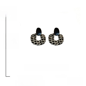 Detail view of acrylic zebra pattern earrings with S925 silver posts and dimensions