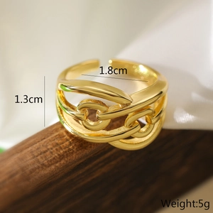 Detail view of interlocking chain gold ring with size measurements 1.8cm diameter