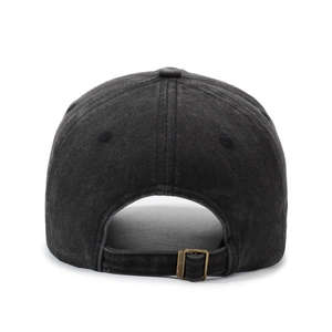 Vue arrière d'une casquette de baseball noire délavée vintage avec boucle réglable
