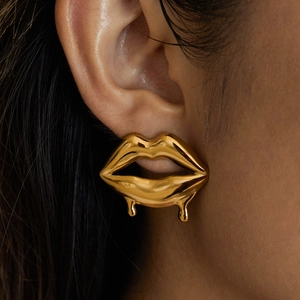 Surrealistische geschmolzene Lippen-Ohrringe aus 18K vergoldetem Edelstahl für Damen