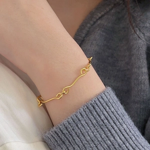Minimalist 925 sterling silver interlocking chain bracelet in gold finish for women