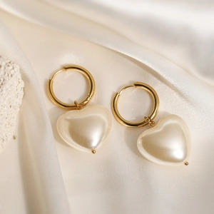 Elegant 18K gold plated stainless steel hoop earrings with heart-shaped pearl pendants