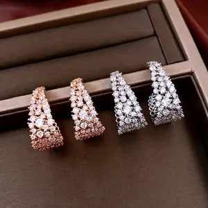 Boucles d'oreilles en U plaquées or 18 carats avec pavé de zircons rose et argent