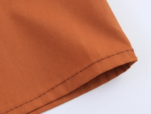Détail du tissu popeline orange de haute qualité avec coutures précises et texture textile