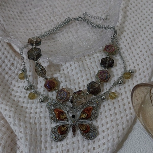 Retro butterfly and floral double-layer necklace with crystal beads and rhinestones