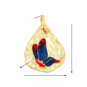Makroansicht des 11mm bunten Schmetterlingsanhängers mit Emaille-Flügeln und Goldstruktur
