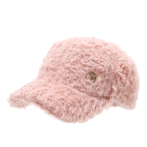 Casquette de baseball rose en peluche avec emblème doré R et texture en peau de mouton