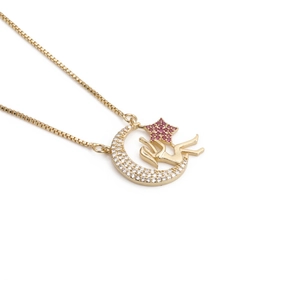 Collier déesse avec pendentif étoile et lune dorée serti de zircons colorés