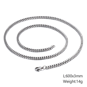 Detail of stainless steel box chain necklace measuring 600x3mm and weighing 14g