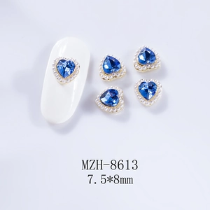 Breloque ongle cœur en cristal bleu avec bordure perles blanches, 7,5x8mm pour manucure