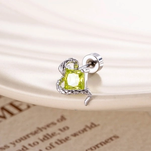 Orecchino a perno a forma di serpente in argento con zircone verde e chiusura a vite