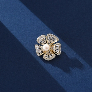 Elegant Flower Brooch Copper With Freshwater Pearl Micro Pave Zircon Retro Luxury Suit Pin For Women Scarf Buckle