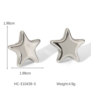 Detailed dimensions of star shaped stainless steel earrings weighing 4.9g per pair