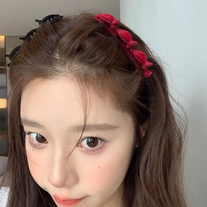 Close-up of red and black velvet texture double-layer hair clips on model hairstyle