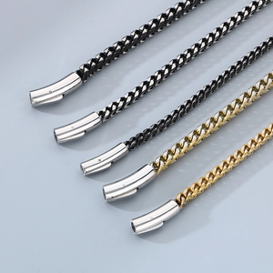 Detailed view of stainless steel keel chains with spring clasp in multiple metallic tones