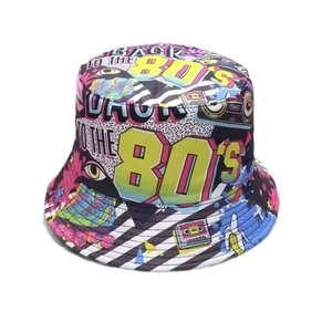 Lebhafter Retro 80er Fischerhut mit Neon-Prints und klassischem Vintage-Grafikdesign