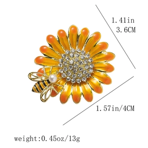 Detailed view of sunflower daisy brooch with dimensions 1.41x1.57 inches and 13g weight