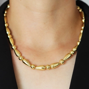 Elegant 18k gold plated necklace with bamboo joint beads and pearls on a female model