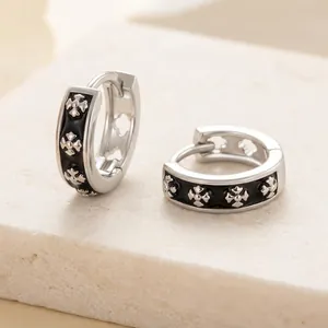 Boucles Oreilles Créoles Motif Croix Vintage Gothique Émail Noir Cuivre Huggie Unisexe Style Punk Cool Bijoux Accessoire