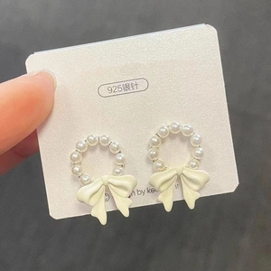 Elegant cream bow and pearl stud earrings with 925 silver needles for women