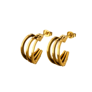 Elegante goldene Dreifach-Creolen für Damen mit polierter Oberfläche im Minimal-Stil
